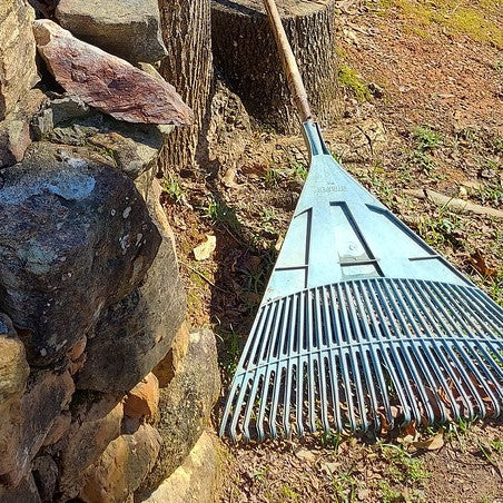 Metal leaf rake